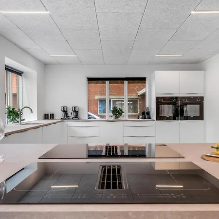 Exclusive Pool Houseconference Center With Gymnasium *