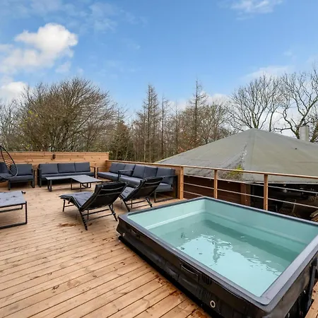 Exclusive Pool Houseconference Center With Gymnasium Holiday home